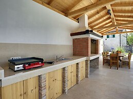 Holiday Home in Rojnici With Pool