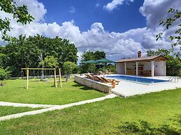 Holiday Home in Rojnici With Pool