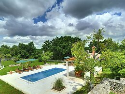 Holiday Home in Rojnici With Pool