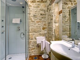 Holiday Home in Rojnici With Pool