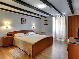 Holiday Home in Rojnici With Pool