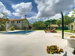 Holiday Home in Rojnici With Pool