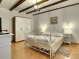 Holiday Home in Rojnici With Pool