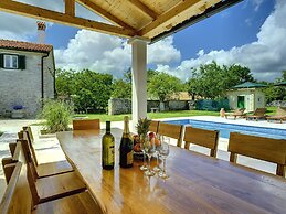 Holiday Home in Rojnici With Pool