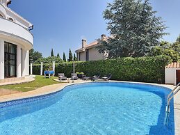 Villa in Medulin With Garden, Private Pool and Sauna Near the Center