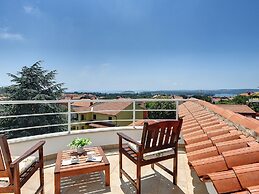 Villa in Medulin With Garden, Private Pool and Sauna Near the Center