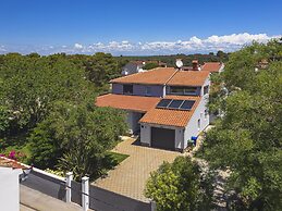 Modern Villa in Pula With Pool and Parking