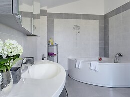 Modern Villa in Pula With Pool and Parking