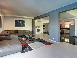 Modern Villa in Pula With Pool and Parking