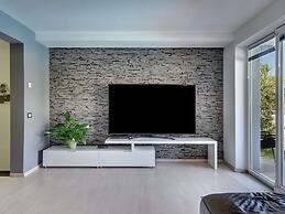 Modern Villa in Pula With Pool and Parking