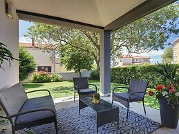 Modern Villa in Pula With Pool and Parking