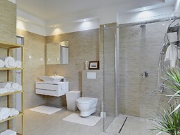 Modern Villa in Pula With Pool and Parking