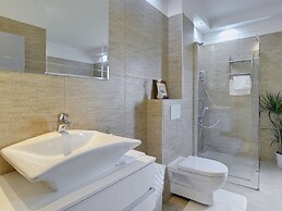 Modern Villa in Pula With Pool and Parking