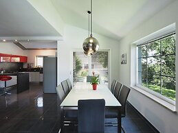 Modern Villa in Pula With Pool and Parking