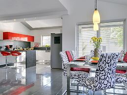 Modern Villa in Pula With Pool and Parking