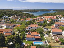 Modern Villa in Pula With Pool and Parking