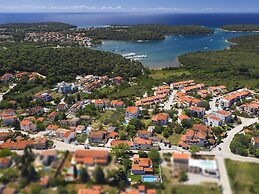 Modern Villa in Pula With Pool and Parking