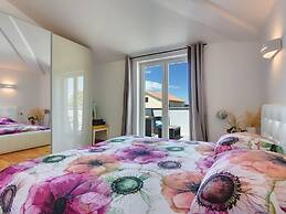 Modern Villa in Pula With Pool and Parking