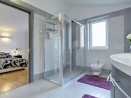 Modern Villa in Pula With Pool and Parking