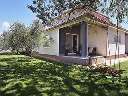 Modern Villa in Pula With Pool and Parking