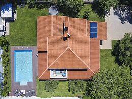 Modern Villa in Pula With Pool and Parking