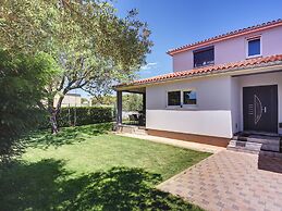Modern Villa in Pula With Pool and Parking