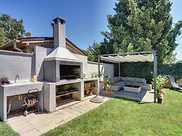 Modern Villa in Pula With Pool and Parking