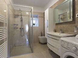 Holiday House With Private Pool and Balcony