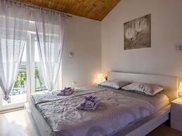 Holiday House With Private Pool and Balcony