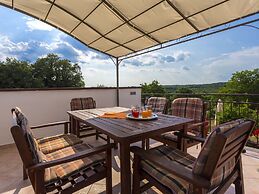 Holiday House With Private Pool and Balcony