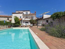 Holiday House With Private Pool and Balcony