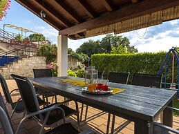 Holiday House With Private Pool and Balcony