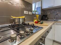 Holiday House With Private Pool and Balcony