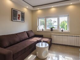 Holiday House With Private Pool and Balcony