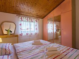 Holiday House With Private Pool and Balcony