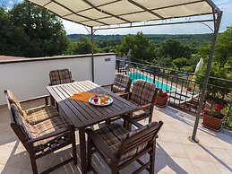 Holiday House With Private Pool and Balcony