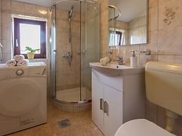 Holiday House With Private Pool and Balcony