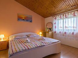 Holiday House With Private Pool and Balcony