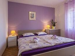 Holiday House With Private Pool and Balcony