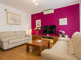 Holiday House With Private Pool and Balcony