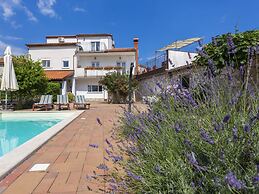 Holiday House With Private Pool and Balcony