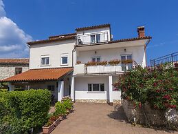 Holiday House With Private Pool and Balcony