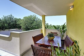 Apartment With Modern Decor and Spacious Garden, 3 km From the Beach