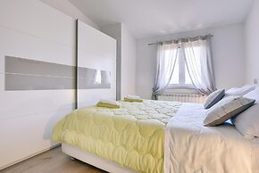 Apartment With Modern Decor and Spacious Garden, 3 km From the Beach