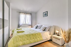 Apartment With Modern Decor and Spacious Garden, 3 km From the Beach