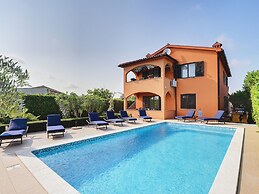 Detached 6 Bedroom House with Private Pool near Ližnjan