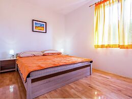 Detached 6 Bedroom House with Private Pool near Ližnjan