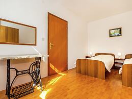 Detached 6 Bedroom House with Private Pool near Ližnjan