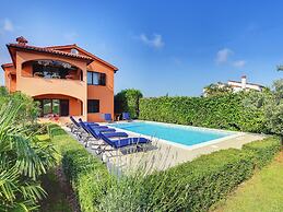 Detached 6 Bedroom House with Private Pool near Ližnjan