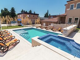 Villa in Pula With Swimming Pool